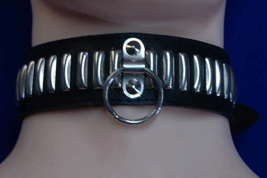 Чёрный подшитый ошейник с кольцом и металлической фурнитурой Чёрный подшитый ошейник с кольцом и металлической фурнитурой