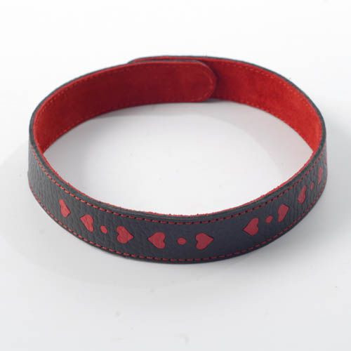 Чёрный ошейник с красными сердечками Чёрный ошейник с красными сердечками