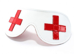 Маска из натуральной белой кожи с красными лаковыми крестами Маска из натуральной белой кожи с красными лаковыми крестами