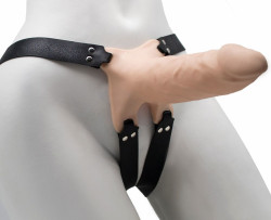 Пустотелый реалистичный фаллопротез на ремешках с заклепками - 19,5 см. Пустотелый реалистичный фаллопротез на ремешках с заклепками - 19,5 см.