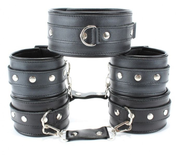 Набор БДСМ-аксессуаров из кожи: ошейник, наручники и оковы Набор БДСМ-аксессуаров из кожи: ошейник, наручники и оковы