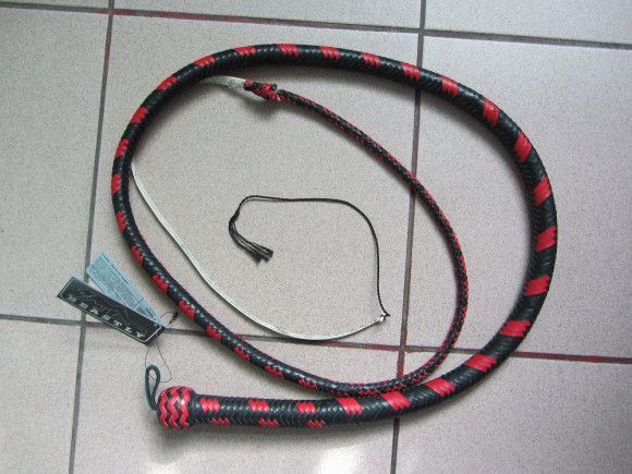 Чёрно-красный снейк Выпад змеи - 250 см. Чёрно-красный снейк Выпад змеи - 250 см.