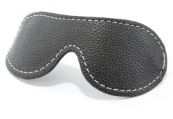 Черная кожаная маска на глаза с контрастной строчкой Черная кожаная маска на глаза с контрастной строчкой