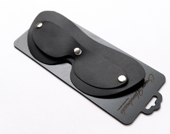 Черная кожаная маска на глаза со съемной шторкой Черная кожаная маска на глаза со съемной шторкой