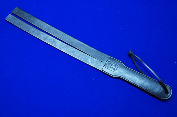 Двухпалая черная шлепалка из натуральной кожи Двухпалая черная шлепалка из натуральной кожи