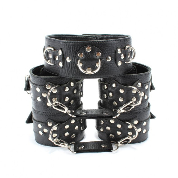 Комплект кожаных БДСМ-аксессуаров с клёпками Комплект кожаных БДСМ-аксессуаров с клёпками