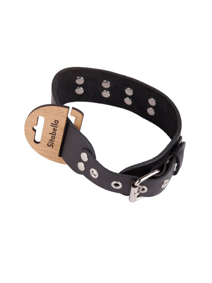 Черный кожаный ошейник с кольцом и клепками Черный кожаный ошейник с кольцом и клепками