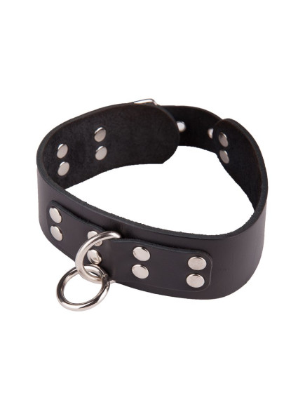 Черный кожаный ошейник с кольцом и клепками Черный кожаный ошейник с кольцом и клепками