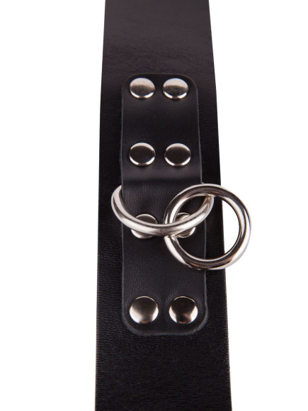 Черный кожаный ошейник с кольцом и клепками Черный кожаный ошейник с кольцом и клепками