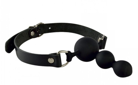 Силиконовый кляп-ёлочка на кожаных ремешках Силиконовый кляп-ёлочка на кожаных ремешках