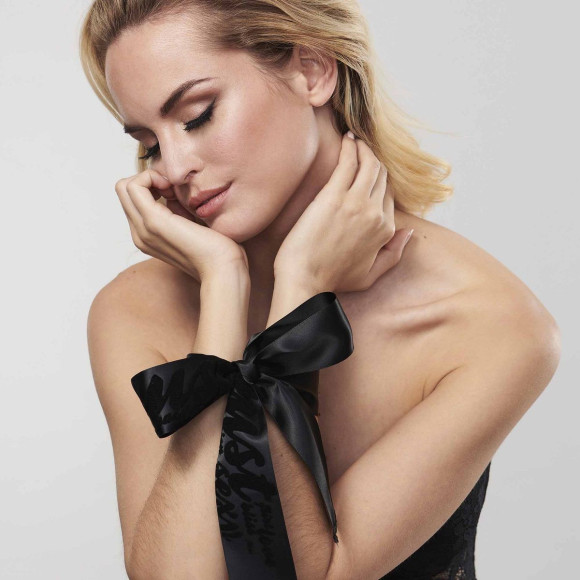 Черные ленты для связывания SILKY SENSUAL HANDCUFFS Черные ленты для связывания SILKY SENSUAL HANDCUFFS