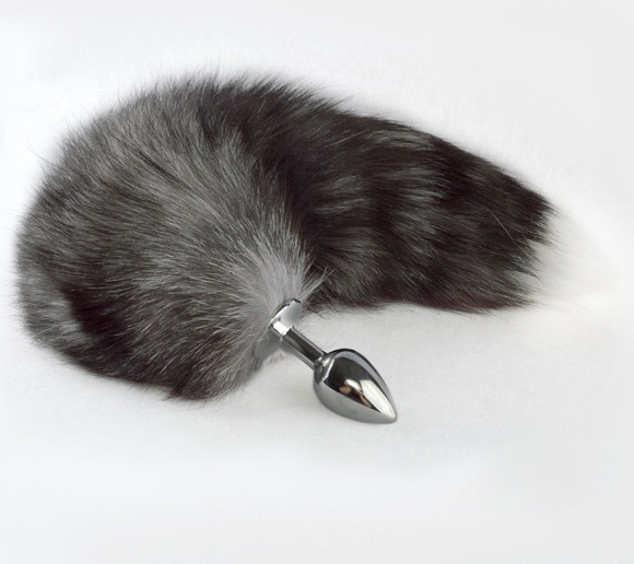 Серебристая анальная пробка с серым хвостиком Серебристая анальная пробка с серым хвостиком