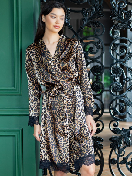 Соблазнительный халатик с леопардовым принтом Соблазнительный халатик с леопардовым принтом