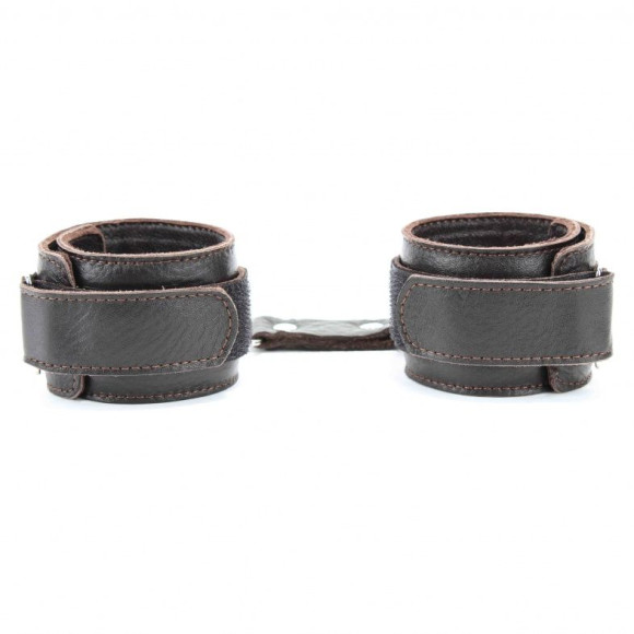 Коричневые кожаные оковы с клепками Коричневые кожаные оковы с клепками