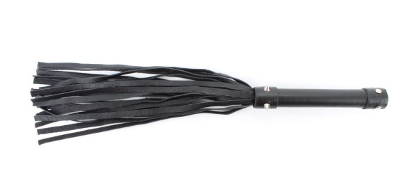 Черная плеть из натуральной кожи с проклепанной ручкой - 45 см. Черная плеть из натуральной кожи с проклепанной ручкой - 45 см.