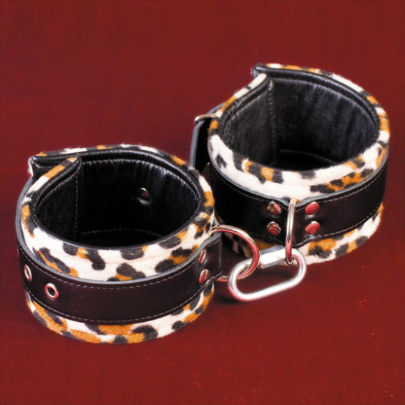 Кожаные оковы на ноги леопардовой расцветки Кожаные оковы на ноги леопардовой расцветки