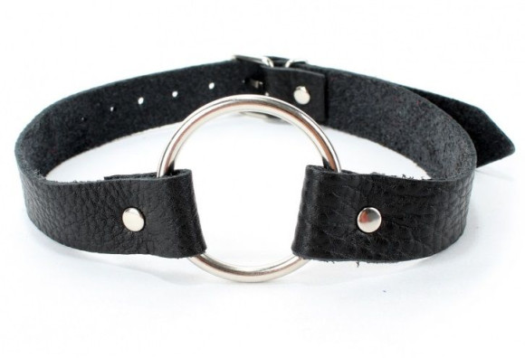 Черный кожаный кляп с кольцом Черный кожаный кляп с кольцом