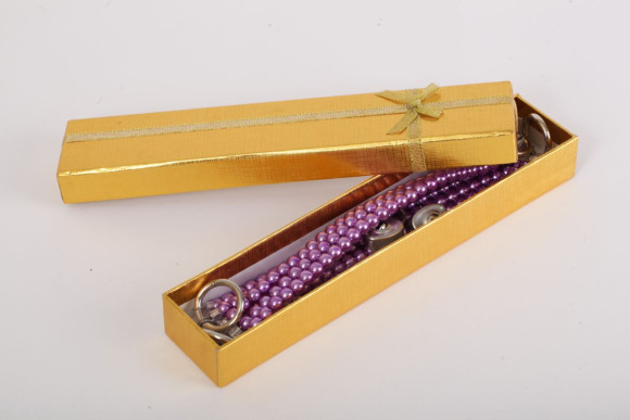 Фиолетовые оковы на ноги из бус Фиолетовые оковы на ноги из бус