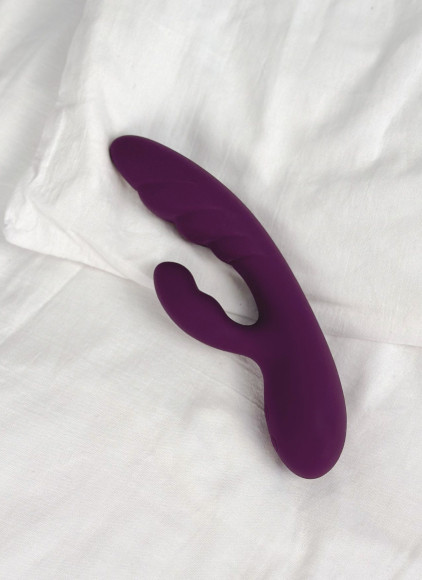 Фиолетовый вибратор-кролик Atlas - 19,8 см. Фиолетовый вибратор-кролик Atlas - 19,8 см.