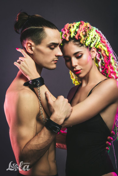 Черные наручники Liberate Черные наручники Liberate