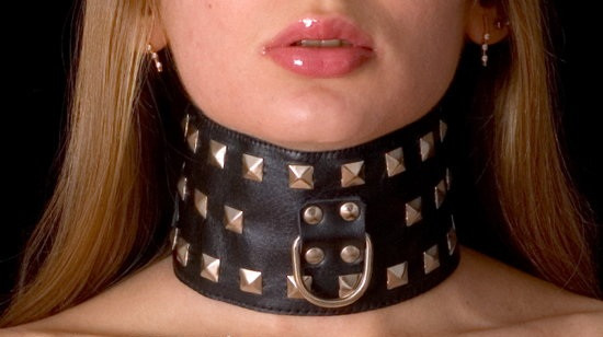 Широкий чёрный проклёпанный ошейник из кожи