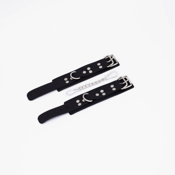 Черные кожаные наручники с регулируемыми ремешками Черные кожаные наручники с регулируемыми ремешками