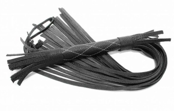 Аккуратная чёрная плетка из натуральной кожи - 60 см. Аккуратная чёрная плетка из натуральной кожи - 60 см.