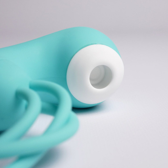 Бирюзовый вакуумный стимулятор клитора с вагинальными виброшариками Бирюзовый вакуумный стимулятор клитора с вагинальными виброшариками