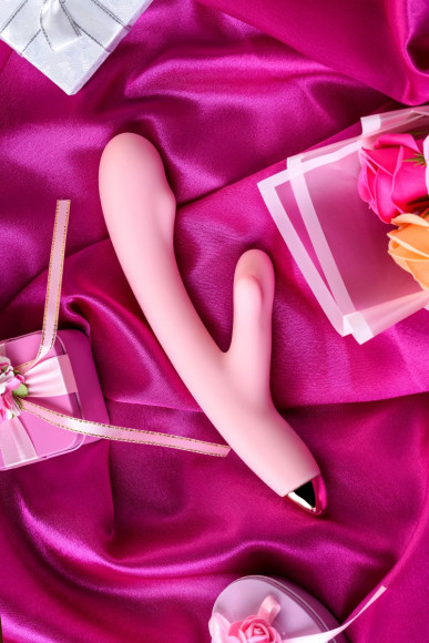 Розовый вибромассажер MERYL со стимулятором клитора - 22,5 см. Розовый вибромассажер MERYL со стимулятором клитора - 22,5 см.